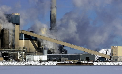 Koch-owned Georgia-Pacific plant in Green Bay, Wisconsin. Courtesy of the Capital Times.