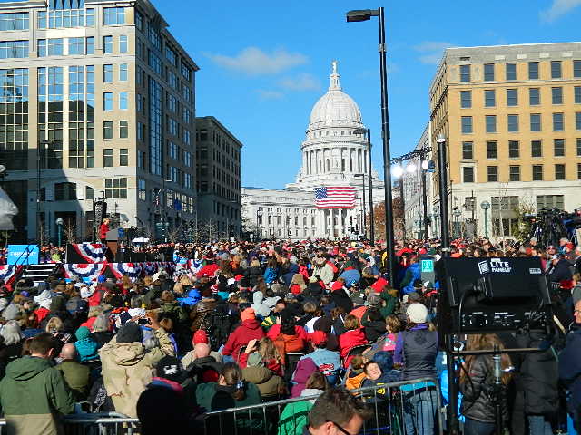 Crowd in front of the Capitol for the Obama rally