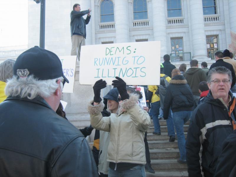 Tea Party member's misspelled sign, "Dems: Runnig to Illinois"